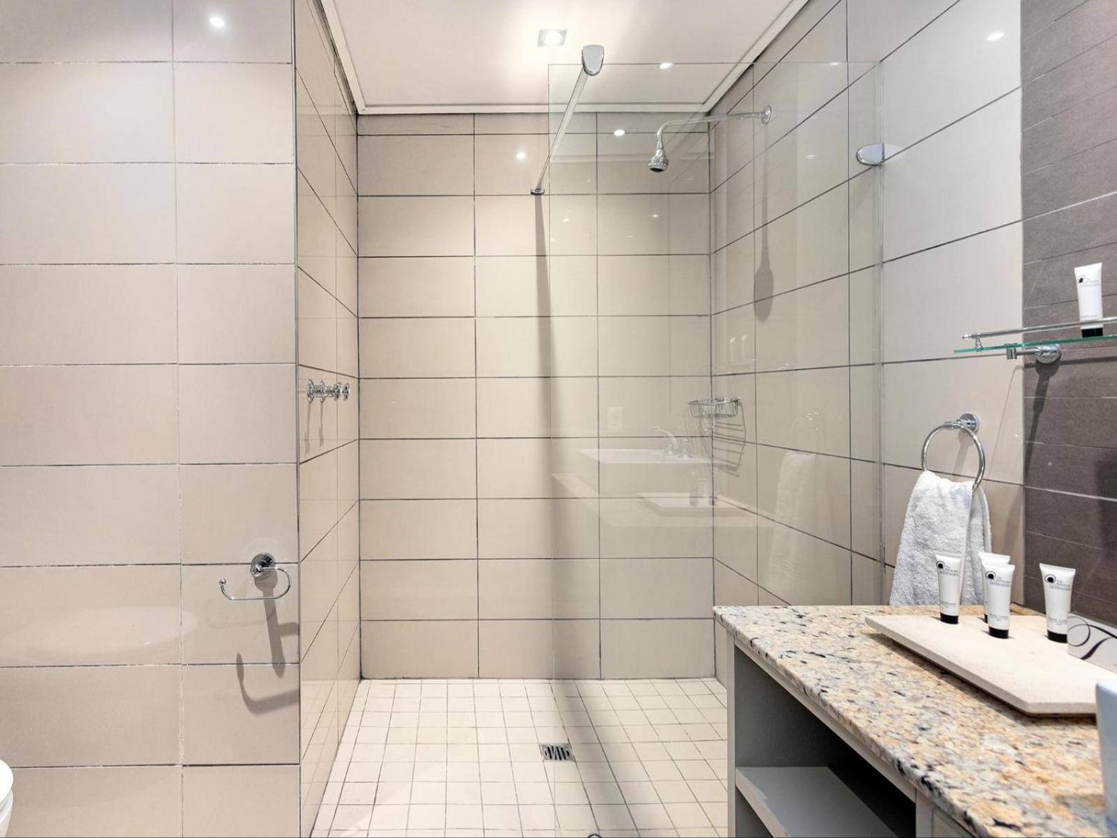 Cape Royale Apartments With Cape Finest Cape Town Room photo