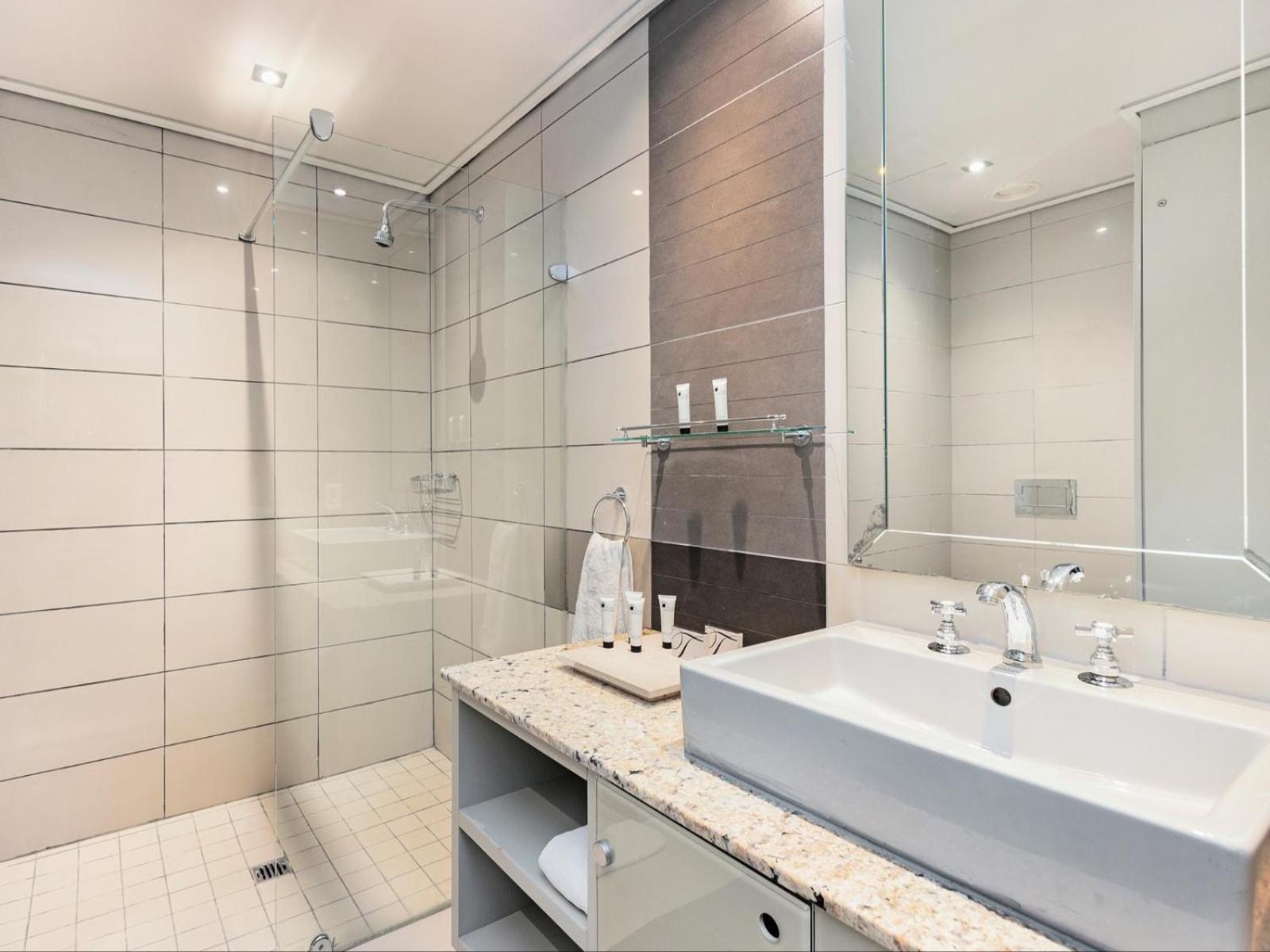 Cape Royale Apartments With Cape Finest Cape Town Room photo
